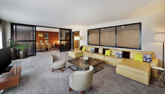 AMBASSADOR SUITE W/ 1 KING AND 2 DOUBLE BEDS