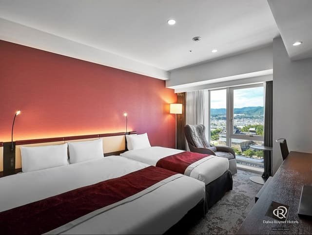 [No Smoking/Castle View] Deluxe King + Extra Bed