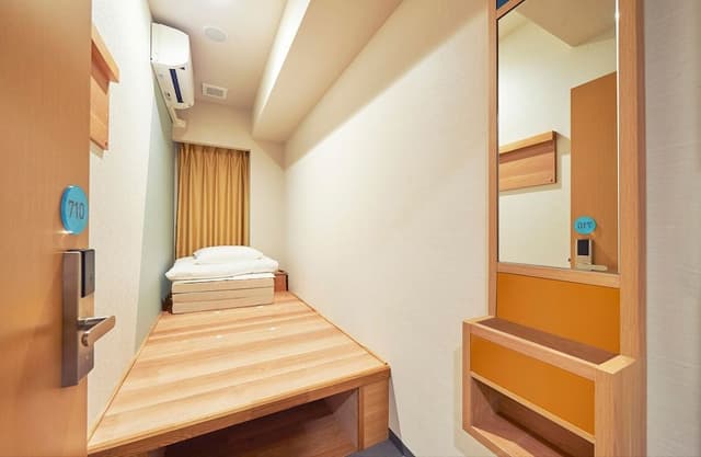 [Female Only] Private Single Room with Shared Bathroom