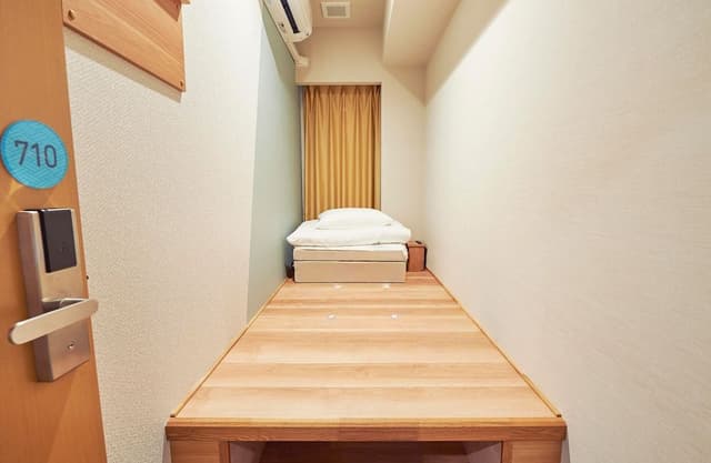 [Female Only] Private Single Room with Shared Bathroom