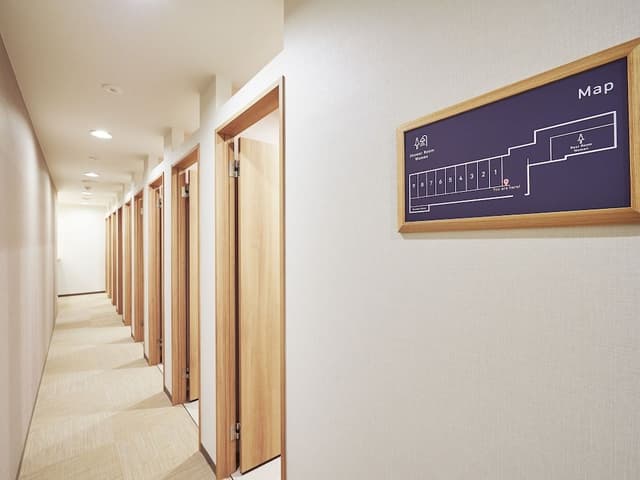 [Female Only] Private Hollywood Twin Room with Shared Bathroom
