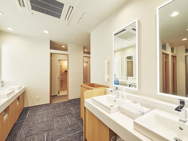 [Female Only] Private Hollywood Twin Room with Shared Bathroom
