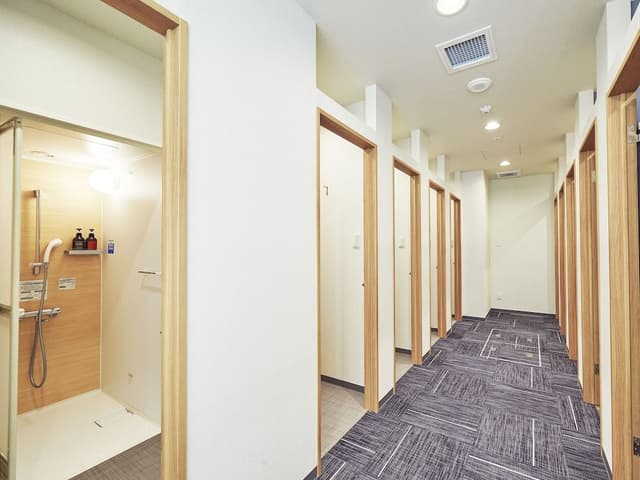 [Female Only] Private Hollywood Twin Room with Shared Bathroom