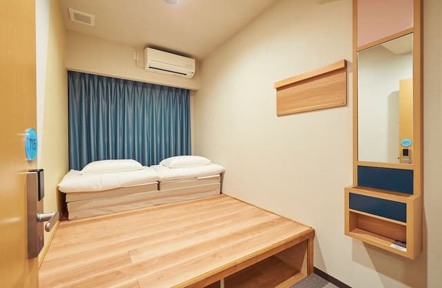 [Female Only] Private Hollywood Twin Room with Shared Bathroom