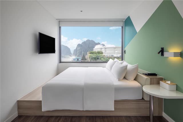 KING BED HIGH FLOOR BAY VIEW