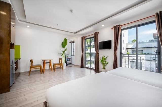 Family Triple Studio with Bathtub