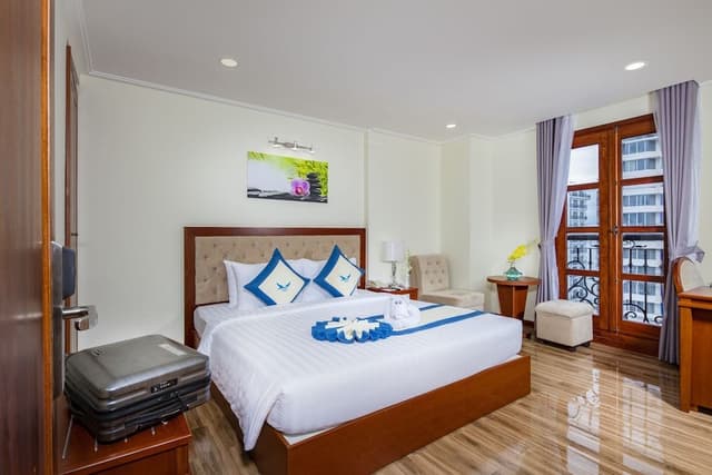Senior Room, City View