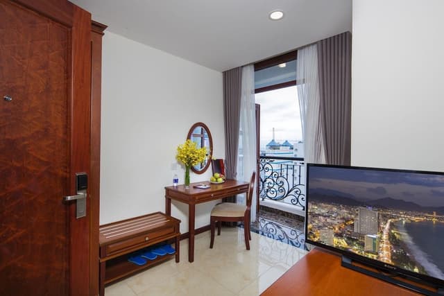 Senior Room, City View