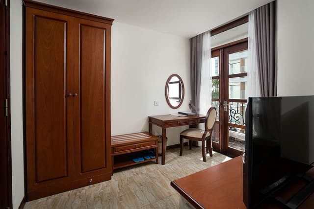 Senior Room, City View