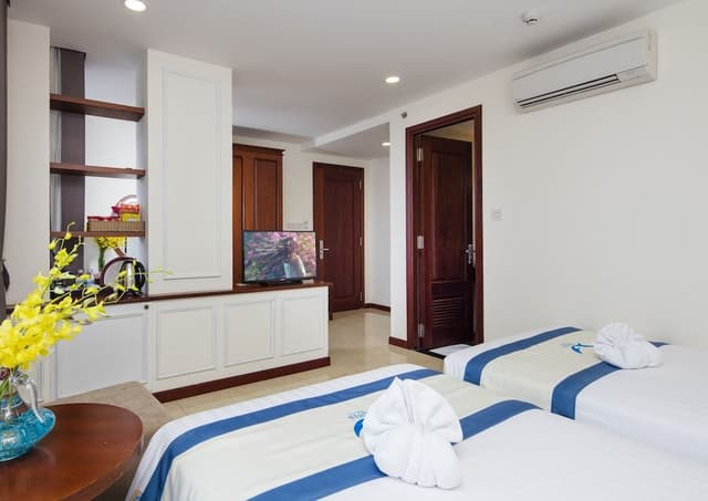 Senior Room, City View