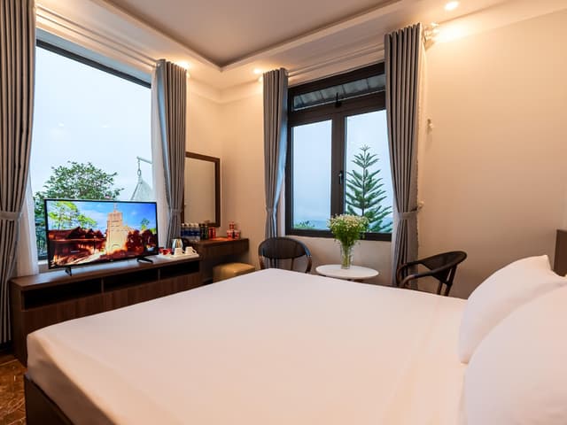 Deluxe Room with 1 King Bed