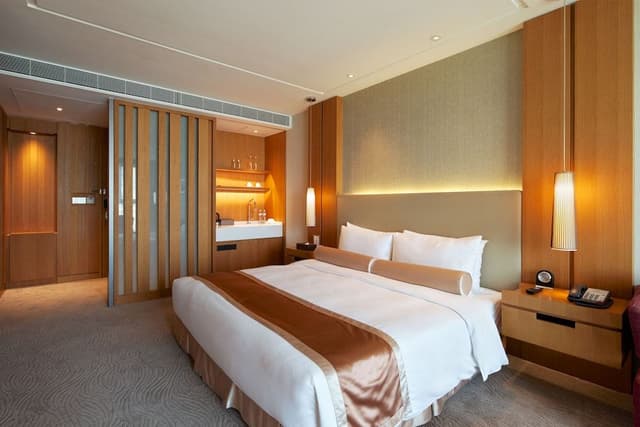 Double Suite with Club Benefits