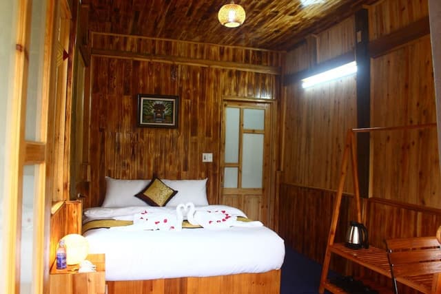 Deluxe Bungalow, 1 Queen Bed, Mountain View