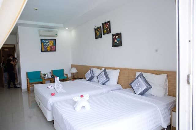 Deluxe Triple Room, Pool View