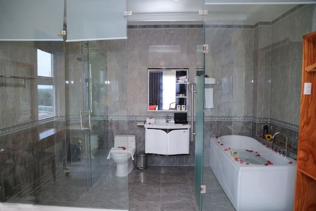 Suite, City View