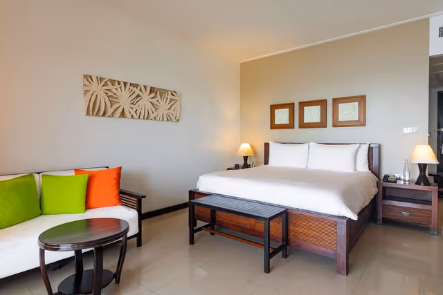 KING GRAND DELUXE ROOM WITH OCEAN VIEW