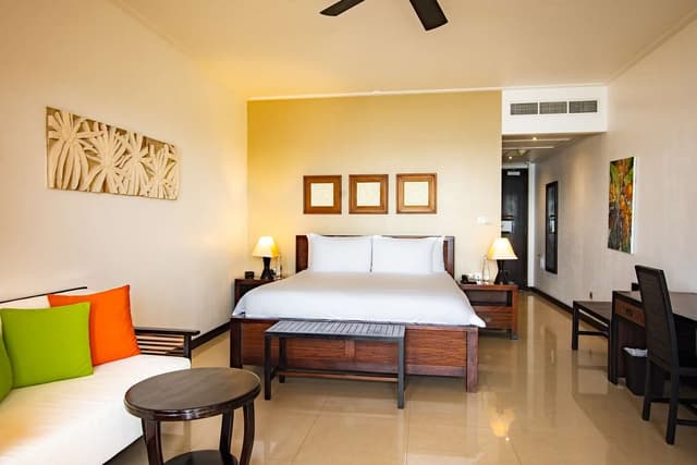 KING GRAND DELUXE ROOM WITH OCEAN VIEW