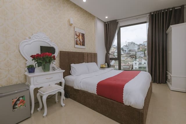 Deluxe Double Room Single Use, City View