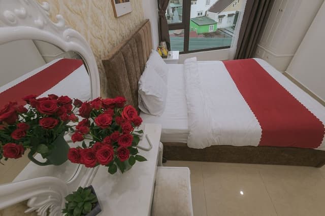Deluxe Double Room Single Use, City View