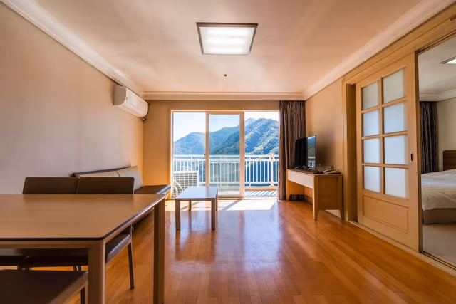 [EAST] Top Suite(Kitchen/Lake View/Bed)