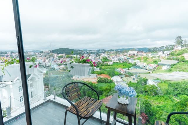 Deluxe Room, Balcony, City View