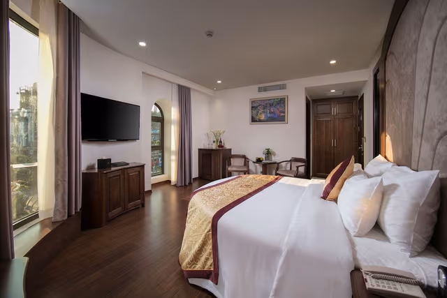 Roman Junior Suite