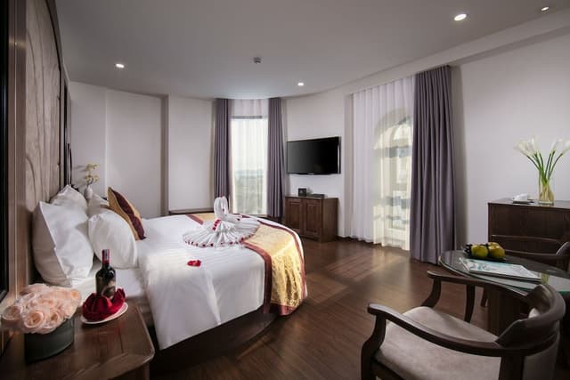 Roman Junior Suite