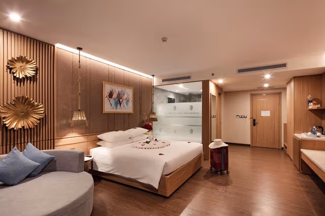 Deluxe Room, Balcony, City View