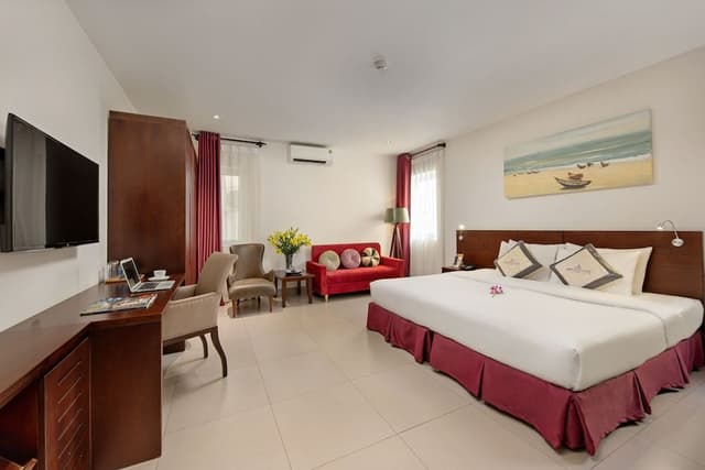 Premier Apartment, 1 King Bed, Refrigerator & Microwave