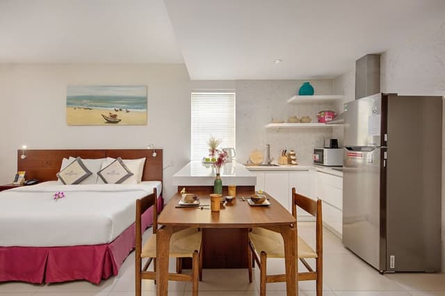 Premier Apartment, 1 King Bed, Refrigerator & Microwave