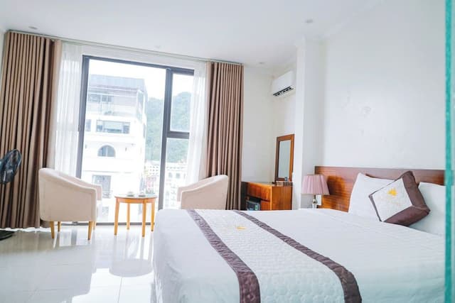 Royal Double Room, Bathtub, City View