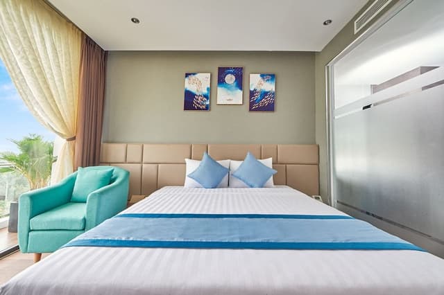 Deluxe Art Double or Twin Room