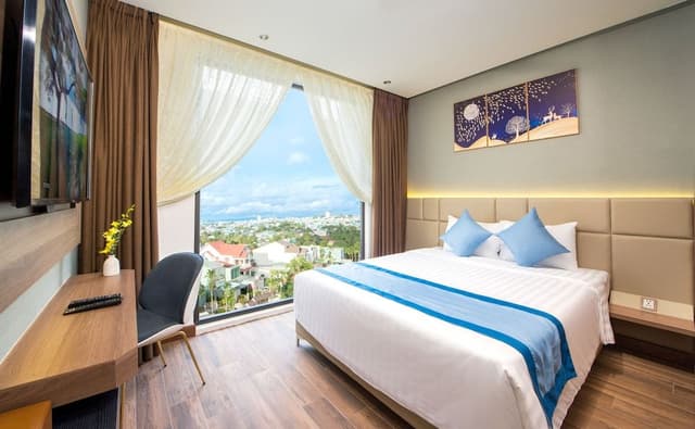 Deluxe Art Double or Twin Room