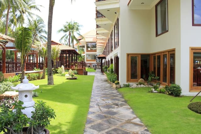 Family Room, Garden View