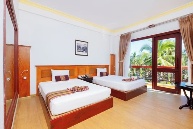 Family Room, Garden View