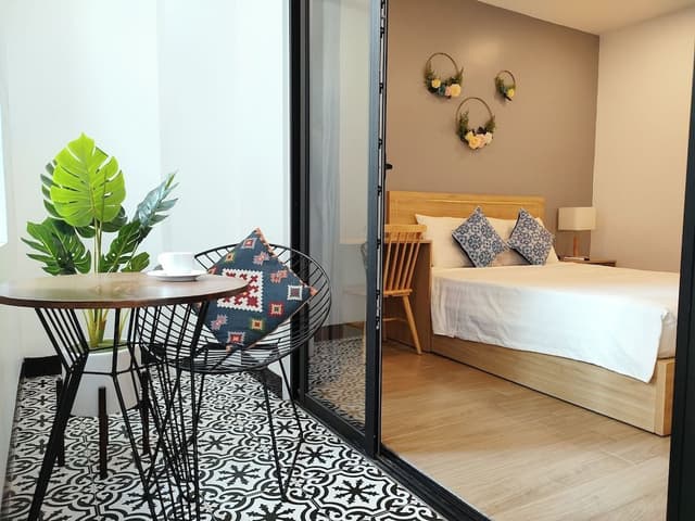 Deluxe Room, 1 King Bed, City View