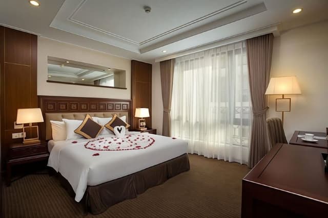 Junior Suite, 1 King Bed, City View