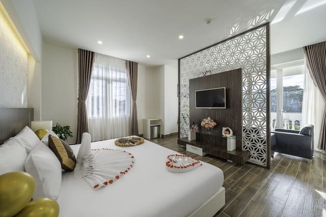 Panoramic Suite, Balcony, Hill View