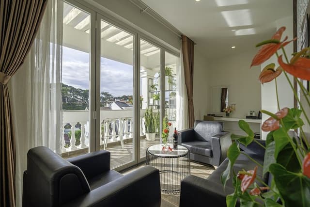 Panoramic Suite, Balcony, Hill View
