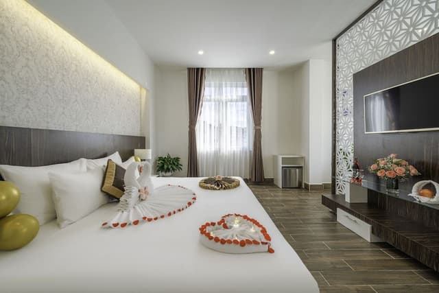 Panoramic Suite, Balcony, Hill View
