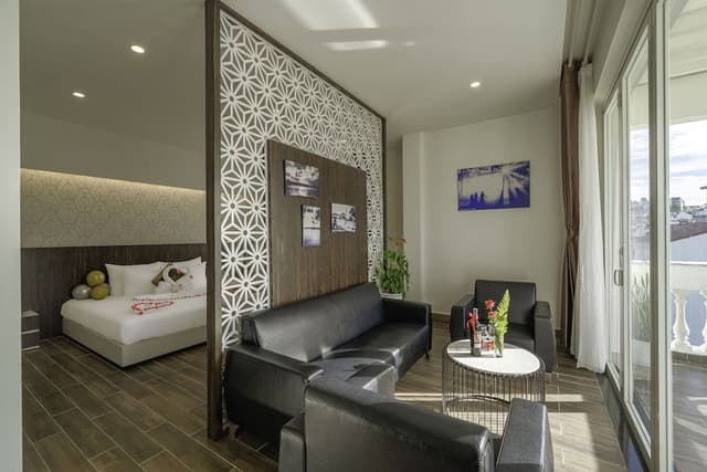 Panoramic Suite, Balcony, Hill View