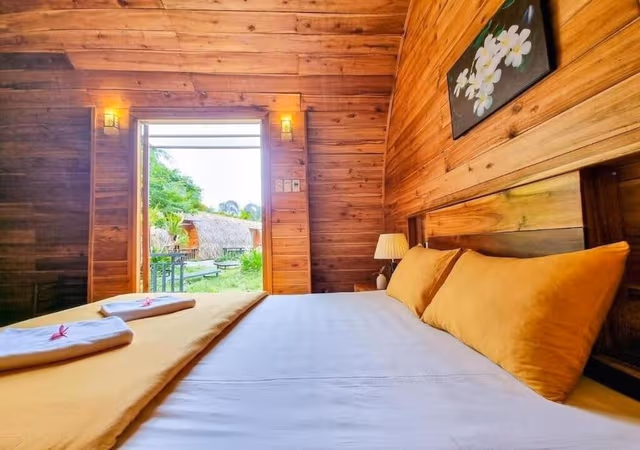 Deluxe Bungalow, 1 Queen Bed, Courtyard View