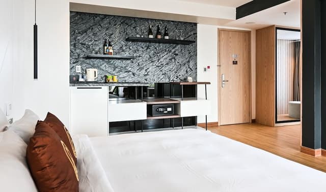 Signature Suite