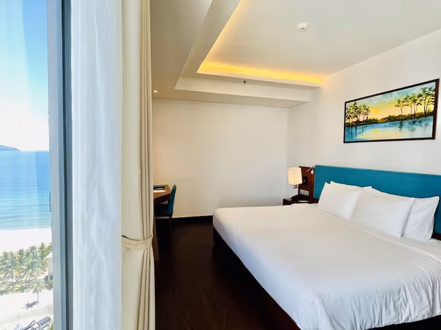 Premier Twin Room With Partial Sea View