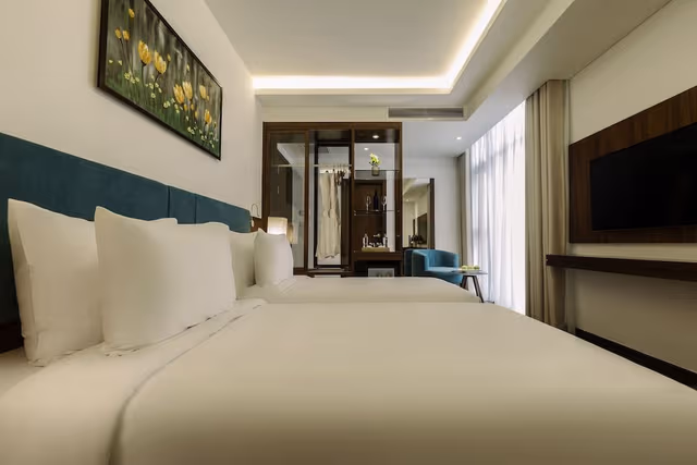 Premier Twin Room With Partial Sea View