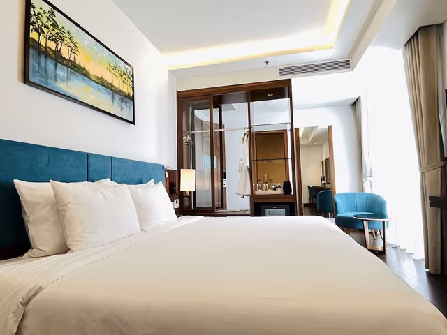 Premier Twin Room With Partial Sea View