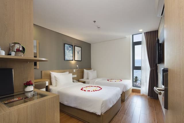Deluxe Double or Twin Room, Window