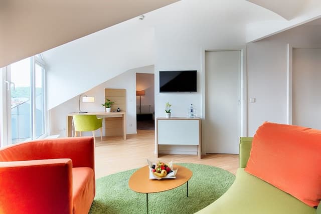 Suite, City View
