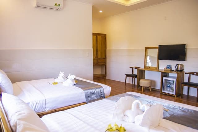 Family Double Room, 2 Queen Beds, Private Bathroom, Garden View