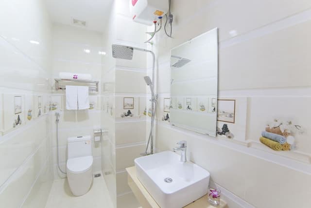Double Room, Windows